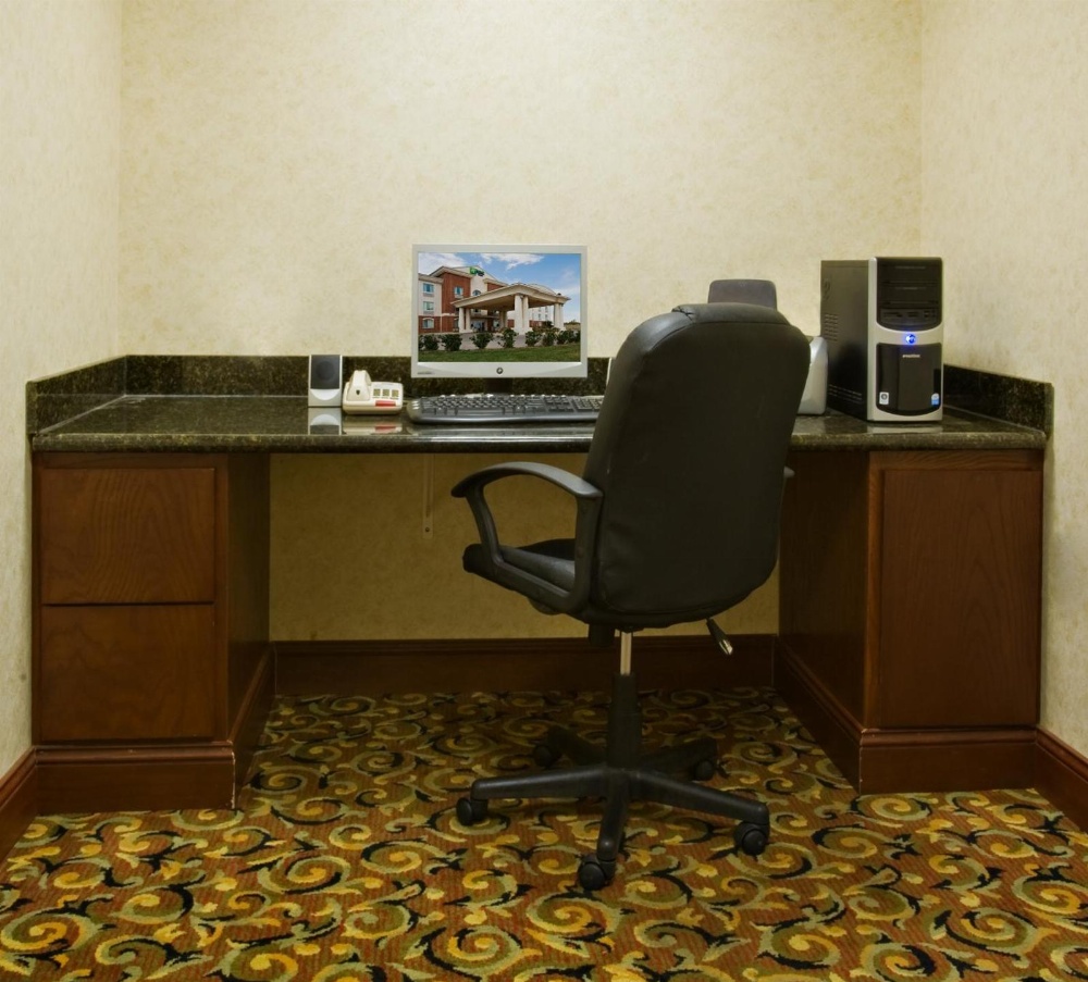 Holiday Inn Express Hotel & Suites Levelland